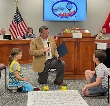 Mayor Mike Callis with Kids